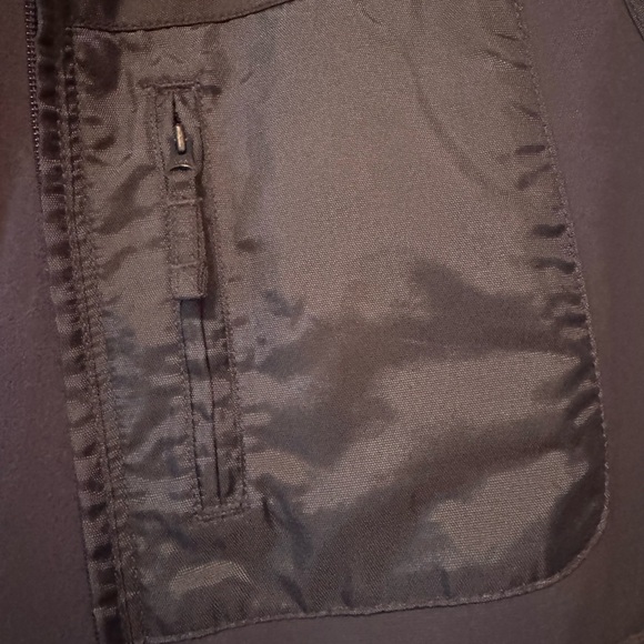 Duluth Trading Company, Men's 8 pocket navy blue Vest - Picture 4 of 9